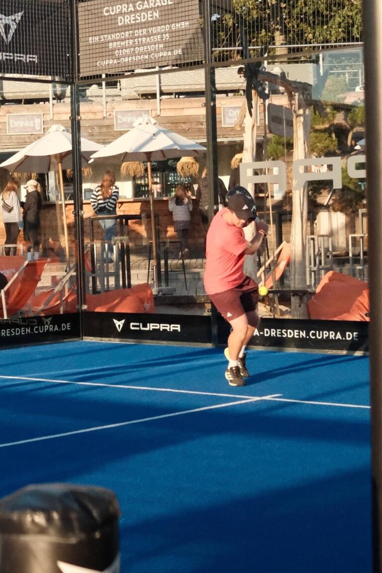 Padel Winterliga 2025 – Spieler:innen auf dem Court in Dresden
