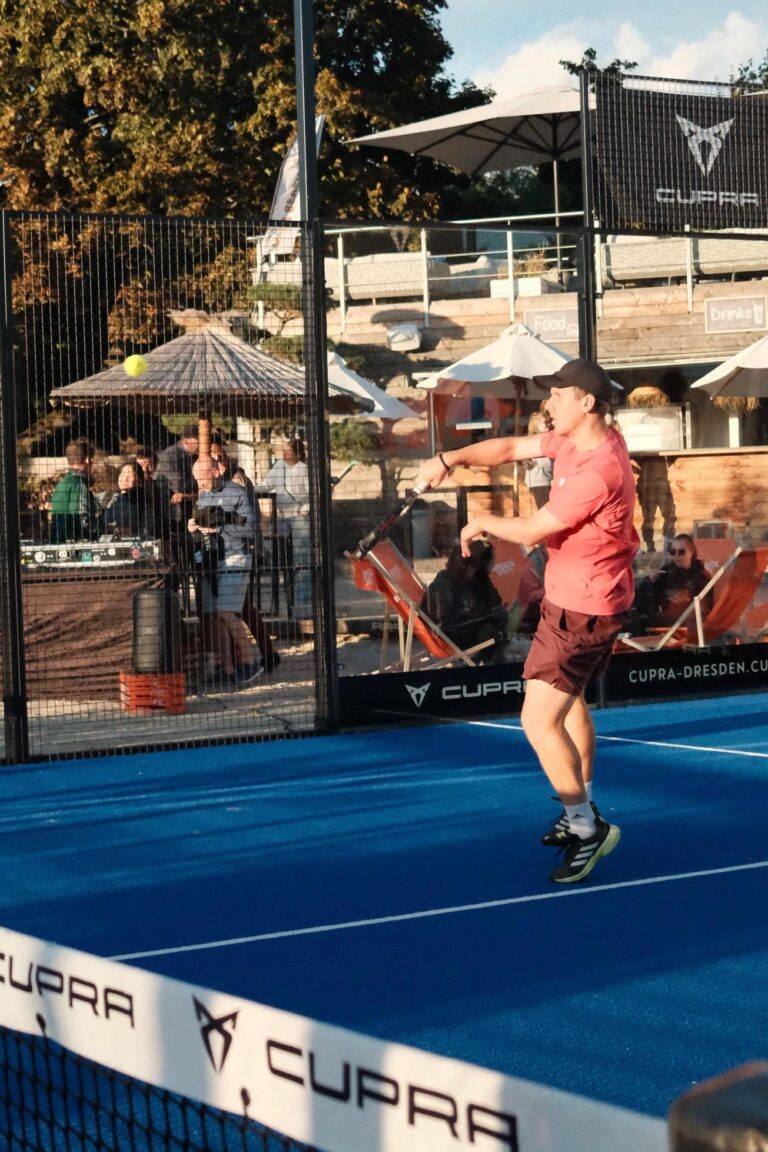 Padel Winterliga 2025 – Spieler:innen auf dem Court in Dresden