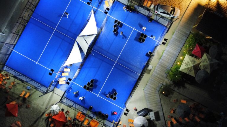 Padel Winterliga 2025 – Spieler:innen auf dem Court in Dresden