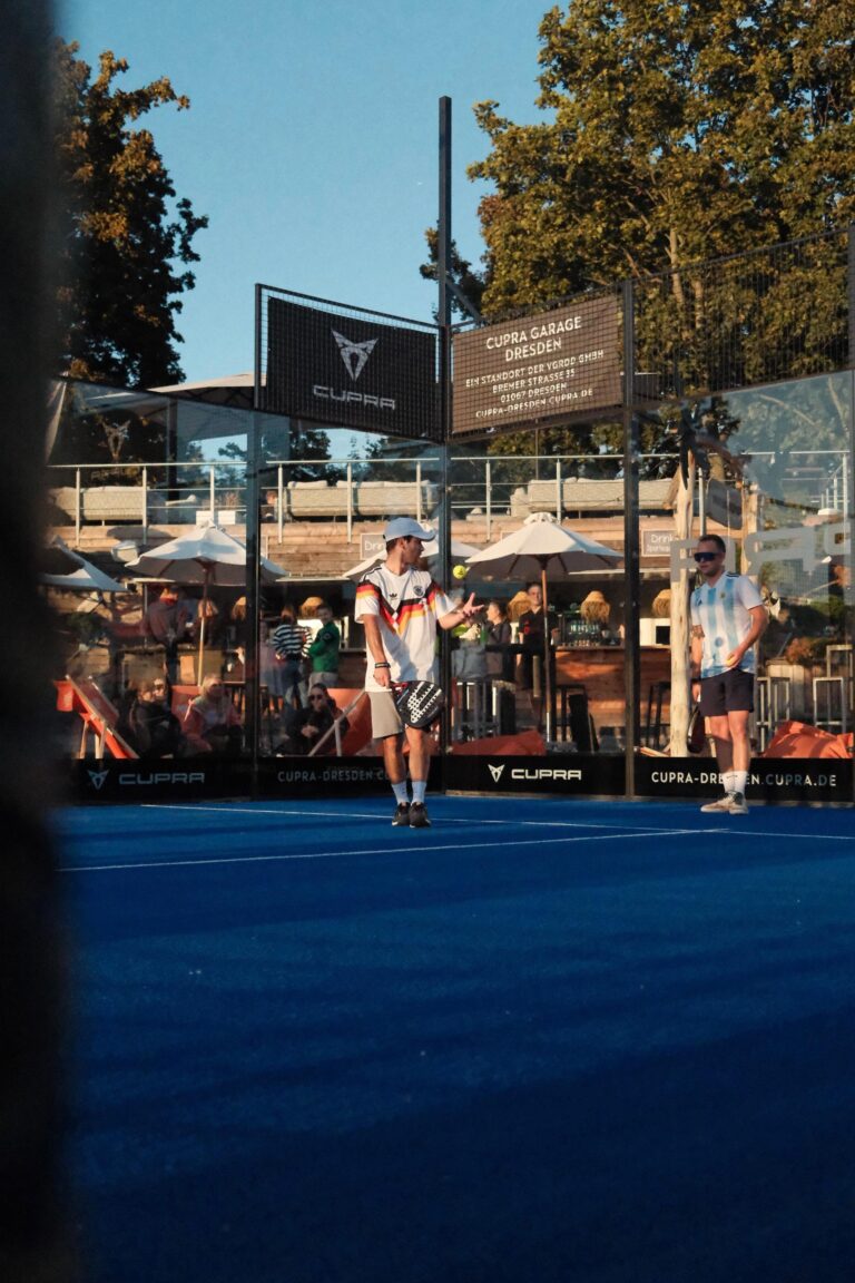Padel Winterliga 2025 – Spieler:innen auf dem Court in Dresden