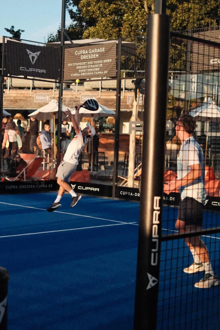 Padel Winterliga 2025 – Spieler:innen auf dem Court in Dresden