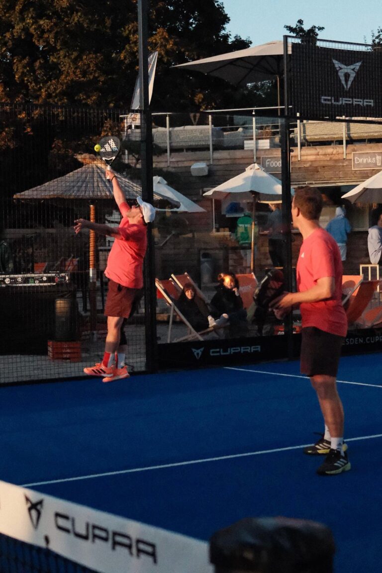 Padel Winterliga 2025 – Spieler:innen auf dem Court in Dresden