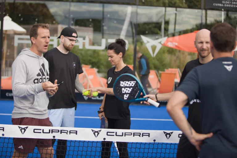 Padel Winterliga 2025 – Spieler:innen auf dem Court in Dresden
