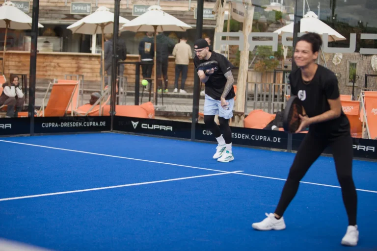 Padel Winterliga 2025 – Spieler:innen auf dem Court in Dresden