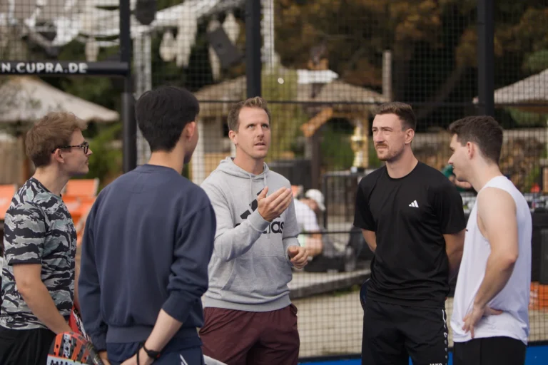 Padel Winterliga 2025 – Spieler:innen auf dem Court in Dresden