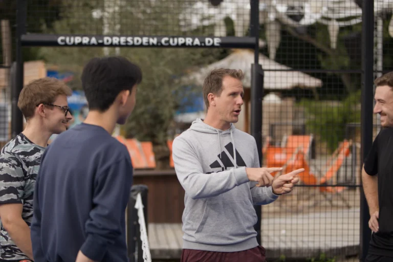 Padel Winterliga 2025 – Spieler:innen auf dem Court in Dresden