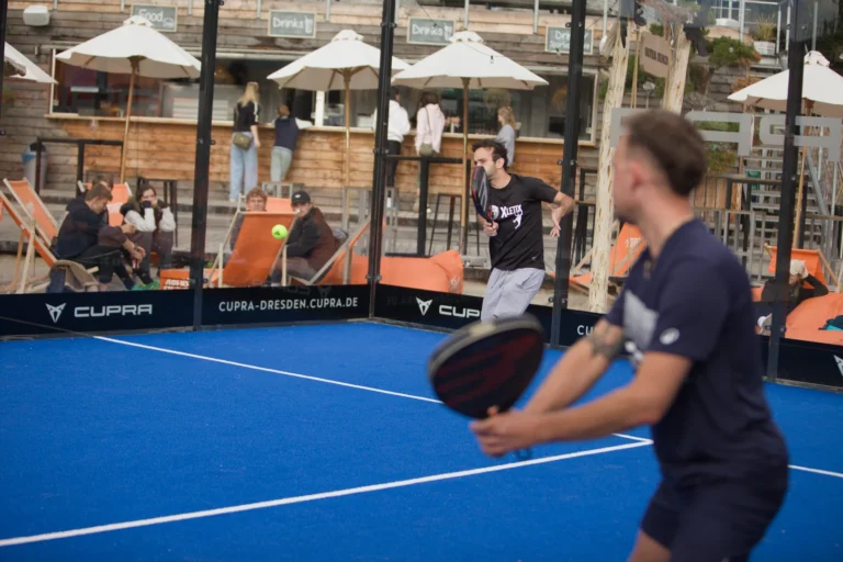 Padel Winterliga 2025 – Spieler:innen auf dem Court in Dresden