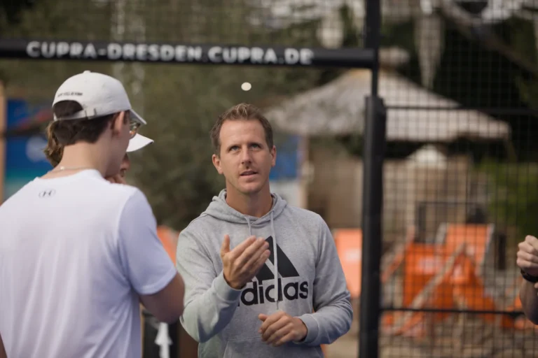 Padel Winterliga 2025 – Spieler:innen auf dem Court in Dresden