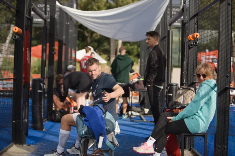 Padel Winterliga 2025 – Spieler:innen auf dem Court in Dresden