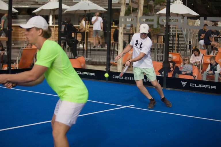 Padel Winterliga 2025 – Spieler:innen auf dem Court in Dresden