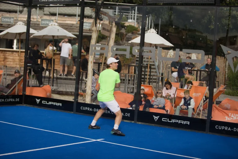 Padel Winterliga 2025 – Spieler:innen auf dem Court in Dresden