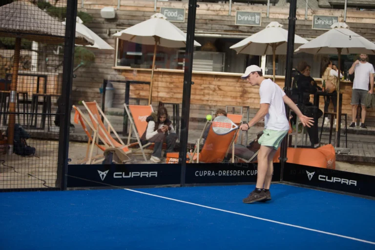 Padel Winterliga 2025 – Spieler:innen auf dem Court in Dresden