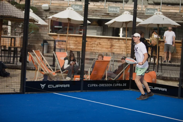 Padel Winterliga 2025 – Spieler:innen auf dem Court in Dresden