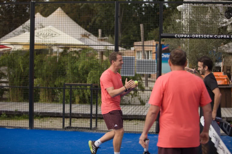 Padel Winterliga 2025 – Spieler:innen auf dem Court in Dresden