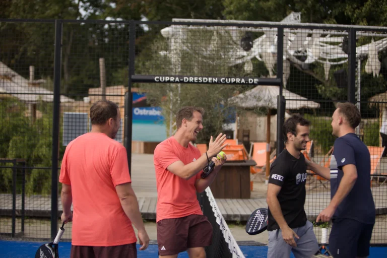 Padel Winterliga 2025 – Spieler:innen auf dem Court in Dresden