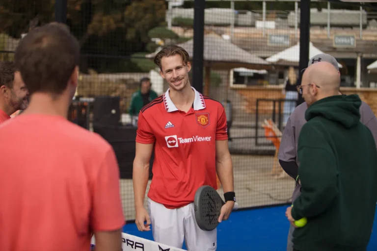 Padel Winterliga 2025 – Spieler:innen auf dem Court in Dresden