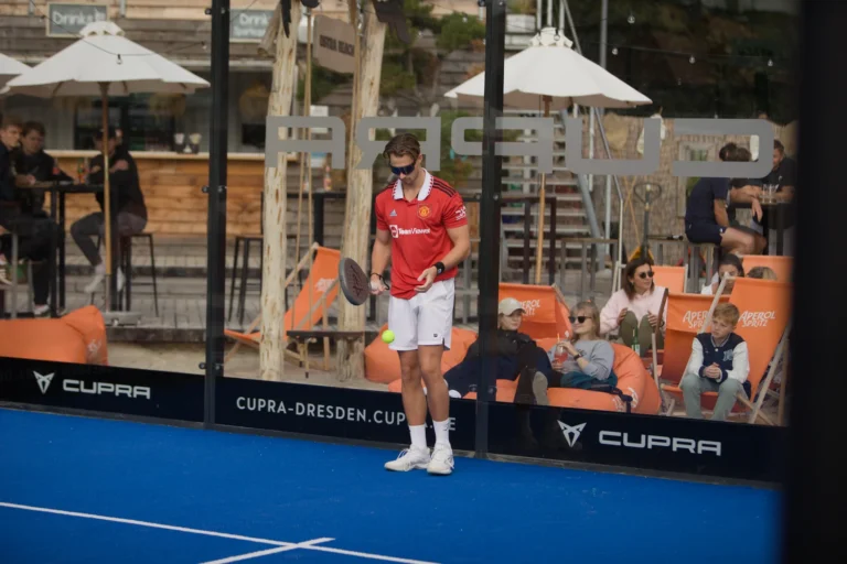 Padel Winterliga 2025 – Spieler:innen auf dem Court in Dresden