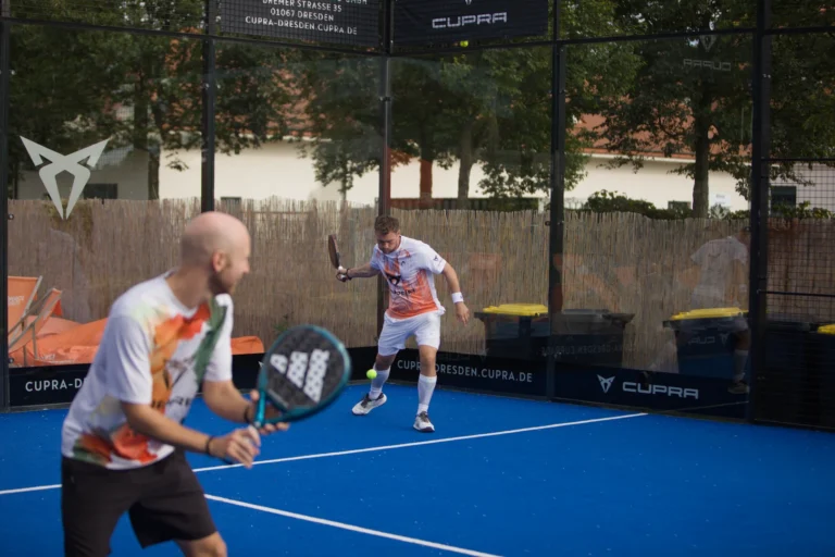 Padel Winterliga 2025 – Spieler:innen auf dem Court in Dresden