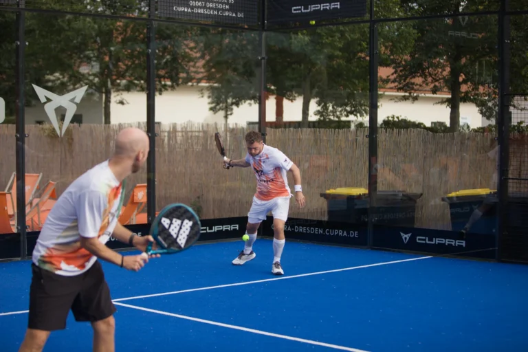 Padel Winterliga 2025 – Spieler:innen auf dem Court in Dresden