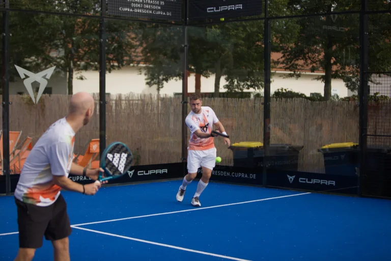 Padel Winterliga 2025 – Spieler:innen auf dem Court in Dresden