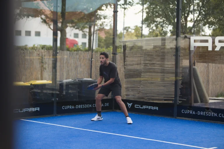 Padel Winterliga 2025 – Spieler:innen auf dem Court in Dresden