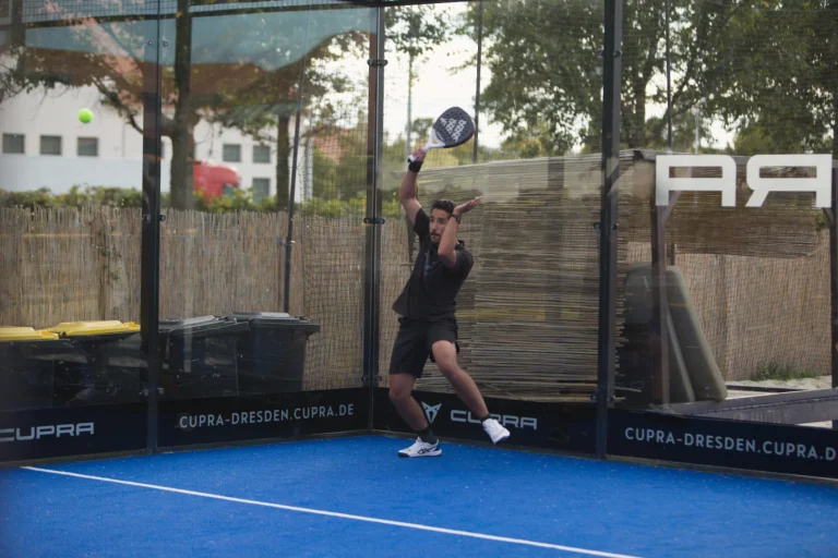 Padel Winterliga 2025 – Spieler:innen auf dem Court in Dresden