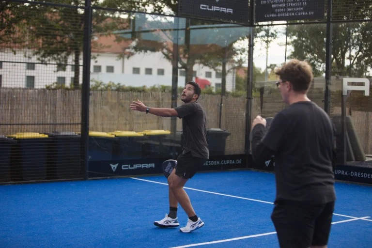 Padel Winterliga 2025 – Spieler:innen auf dem Court in Dresden