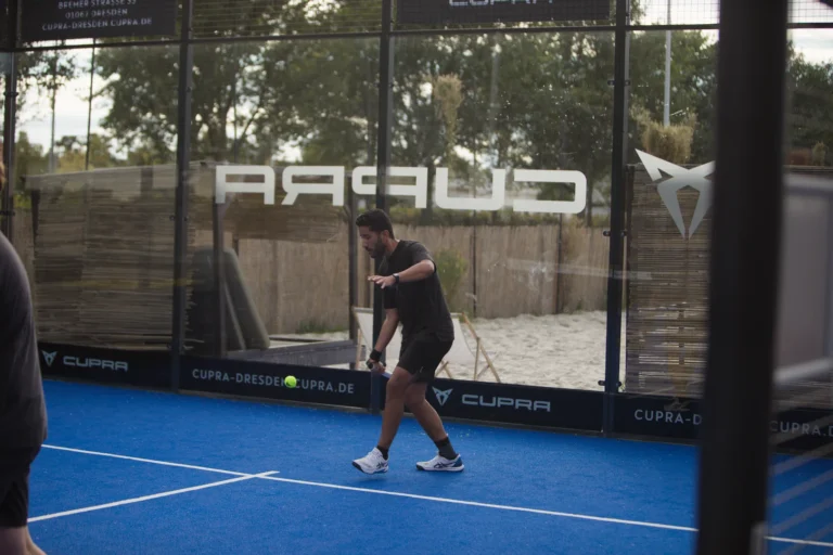 Padel Winterliga 2025 – Spieler:innen auf dem Court in Dresden