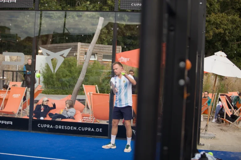 Padel Winterliga 2025 – Spieler:innen auf dem Court in Dresden