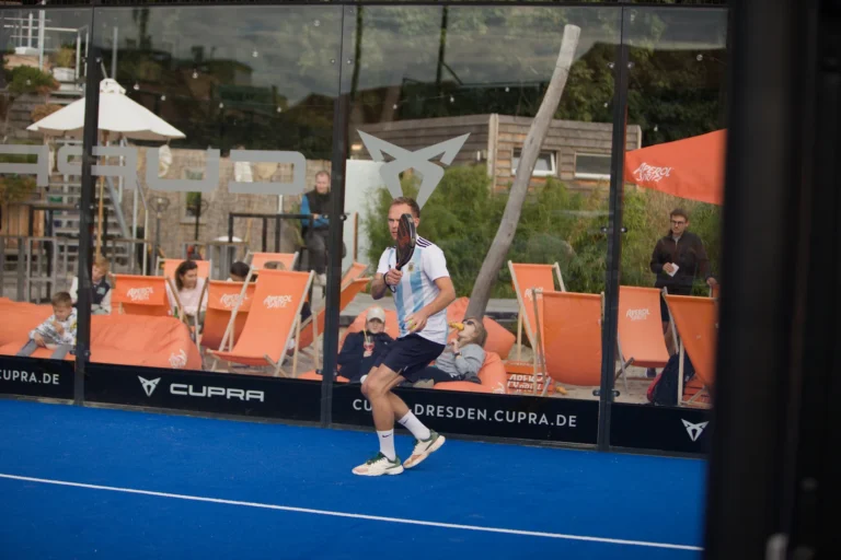 Padel Winterliga 2025 – Spieler:innen auf dem Court in Dresden