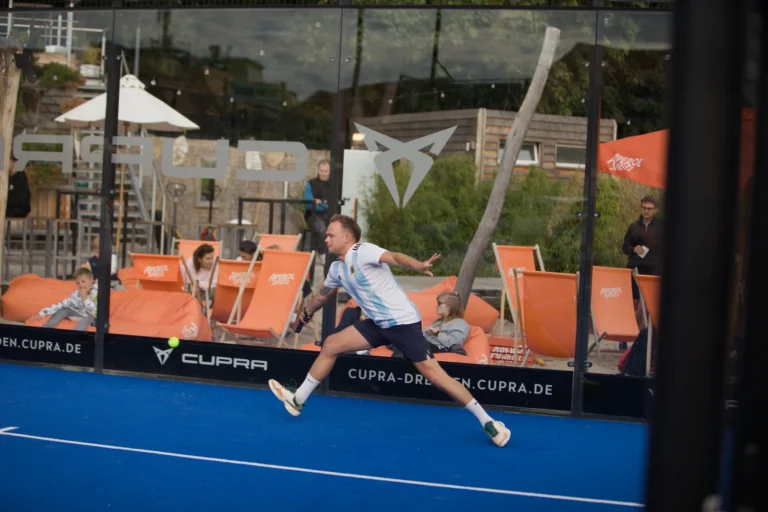 Padel Winterliga 2025 – Spieler:innen auf dem Court in Dresden