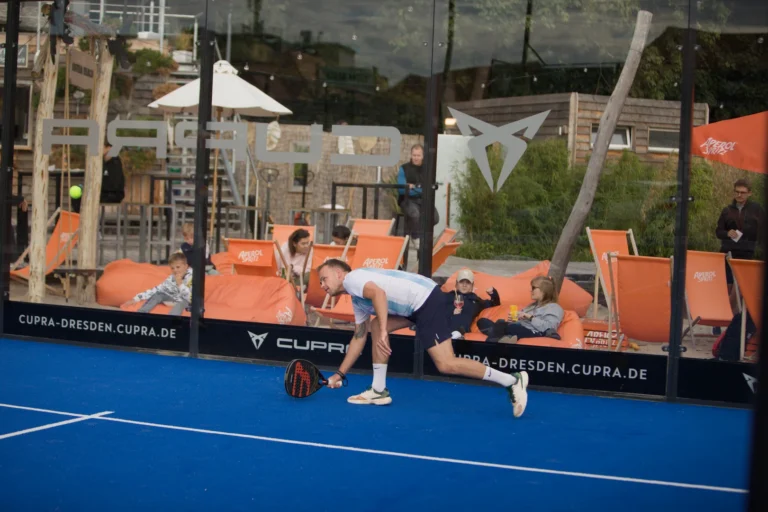 Padel Winterliga 2025 – Spieler:innen auf dem Court in Dresden
